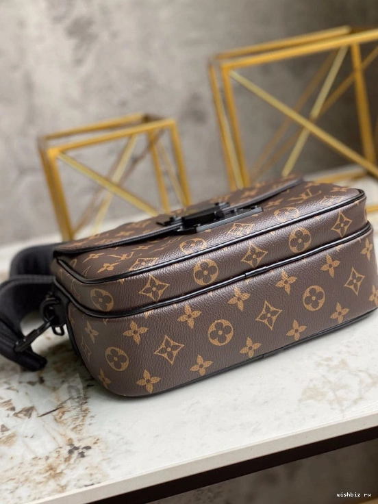 WIS LOUIS VUITTON S LOCK MESSENGER 0721